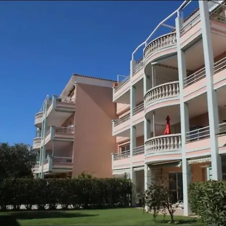 アパート Gemuetliches Studio, Pool, Parkplatz. Ohne Vis-a-vis. Fréjus