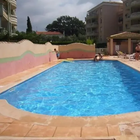 Gemütliches Studio, Pool, Parkplatz. Ohne Vis-a-vis. * Fréjus