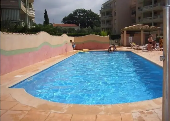 Gemuetliches Studio, Pool, Parkplatz. Ohne Vis-a-vis. * Frejus