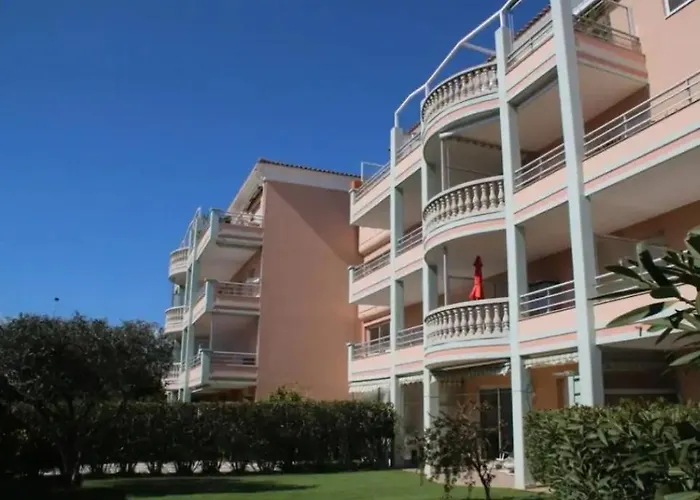 아파트 Gemuetliches Studio, Pool, Parkplatz. Ohne Vis-a-vis. Fréjus