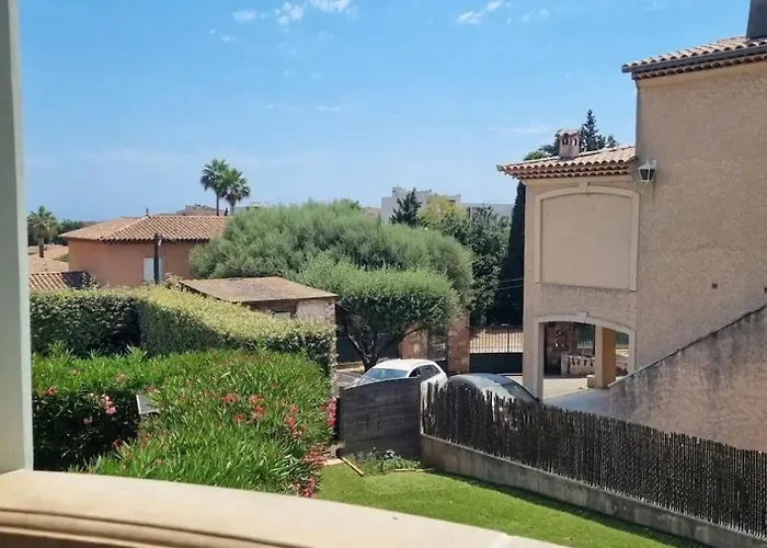 Gemuetliches Studio, Pool, Parkplatz. Ohne Vis-a-vis. Fréjus